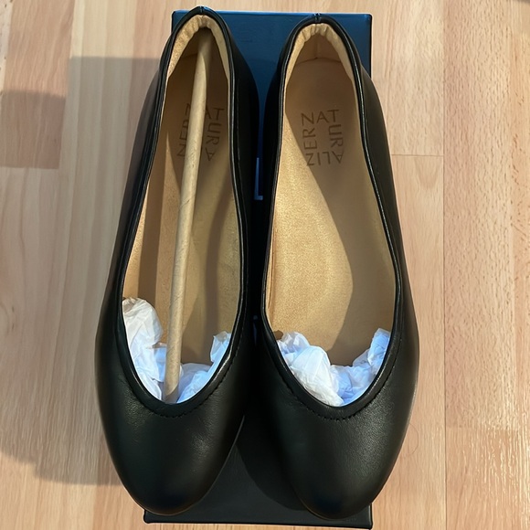 Naturalizer black flats 7W NWT - Picture 3 of 5